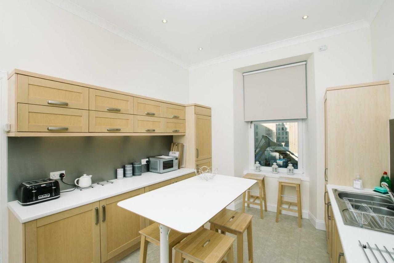 Joivy Great Location! Heart Of City Centre 3Bed Apartment Edimburgo Exterior foto